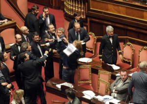 m5s-e-lega-protestano-contro-il-presidente-grasso